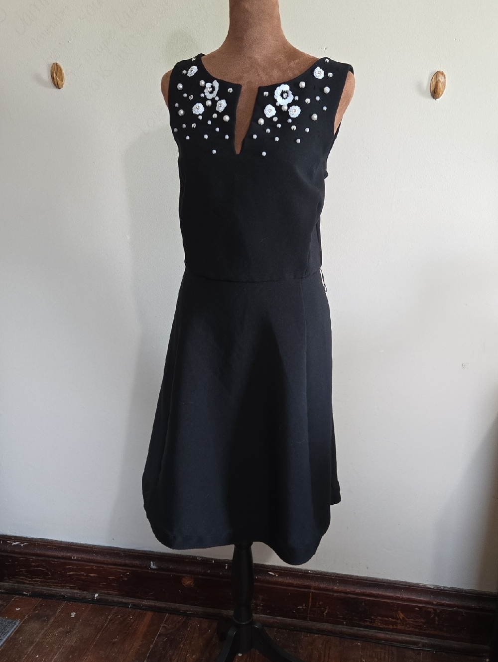 DR30 Roz & Ali A-Line Dress Pearl Silver Stud Neckline Back Zip Stretch Scuba